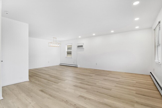 Building Photo - 64 Isabella Ave