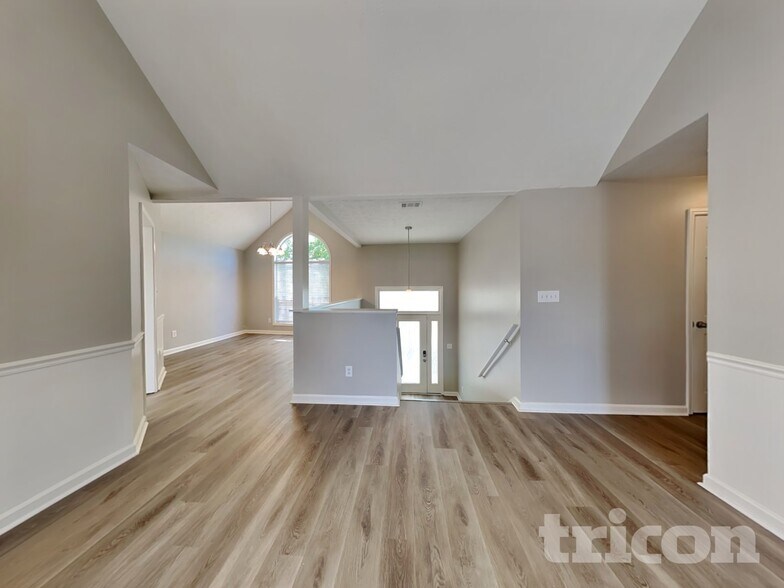 Building Photo - 241 Huntington Dr