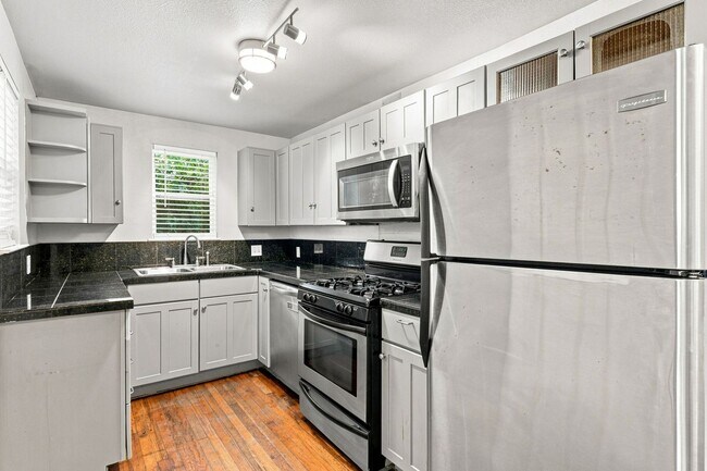 Building Photo - 4612 Bennett Ave