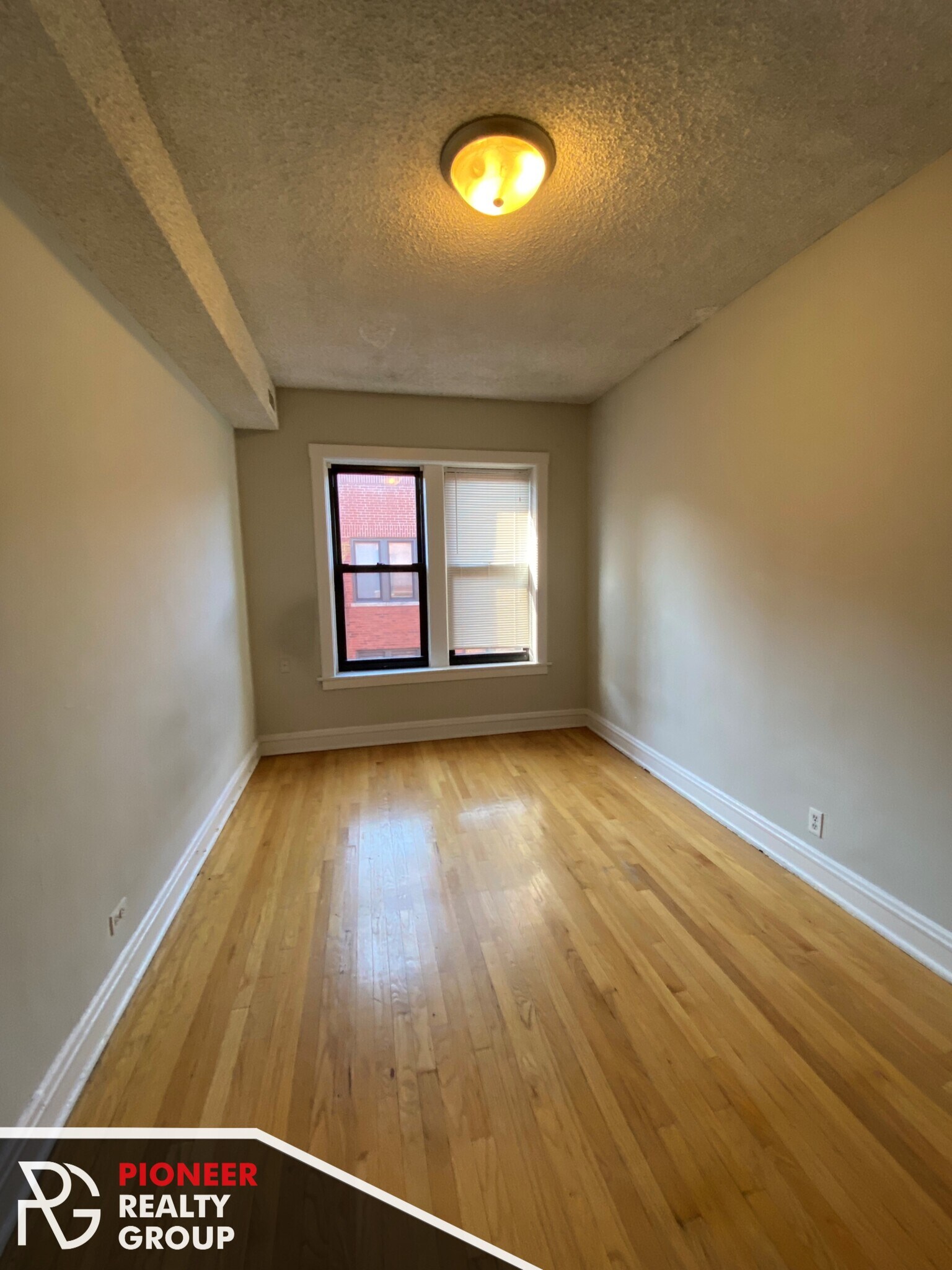 Building Photo - 3523 N Racine Ave