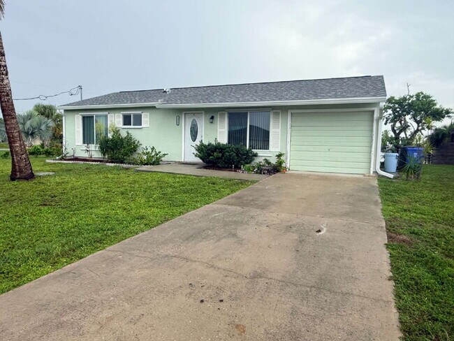 Building Photo - "Charming 2-Bedroom Oasis in South Gulf Cove with Modern Comforts!"