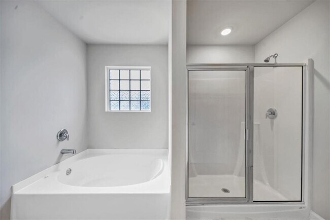 Building Photo - 167 Fernbrook Trl