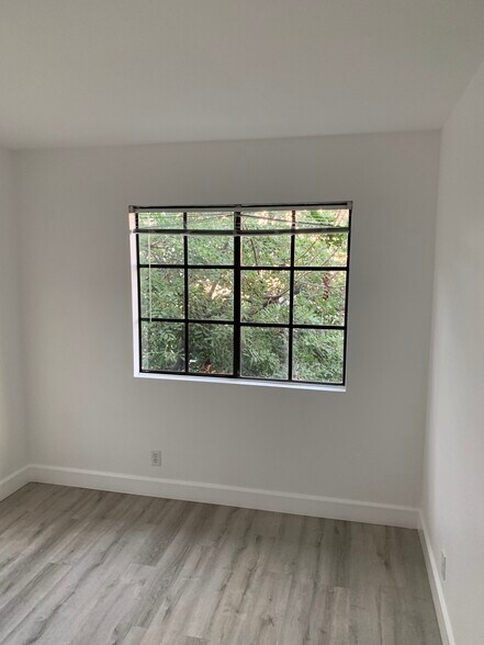 Building Photo - 41 Harkness Ave