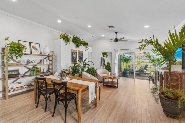 Building Photo - 1416 Canary Island Dr