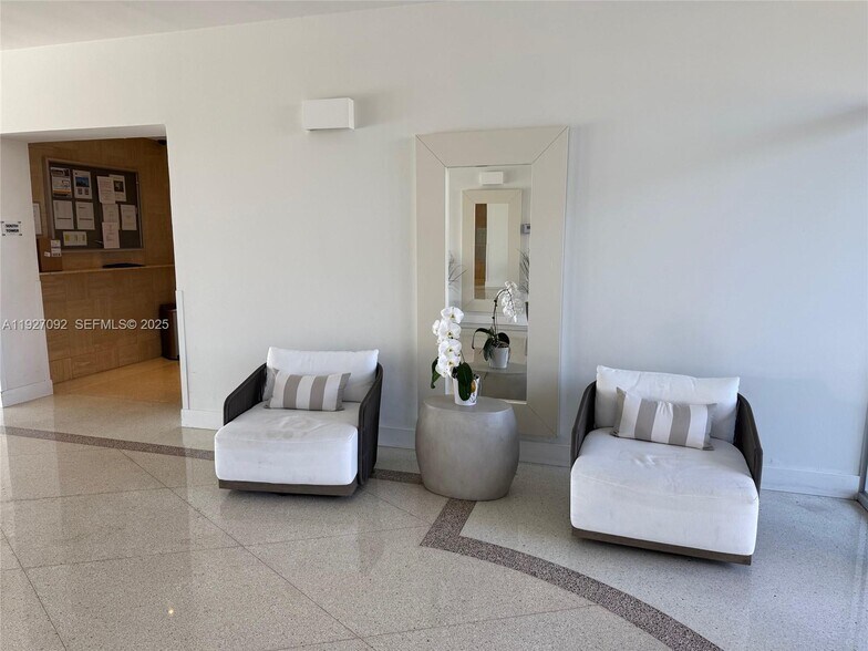 Building Photo - 9381 E Bay Harbor Dr