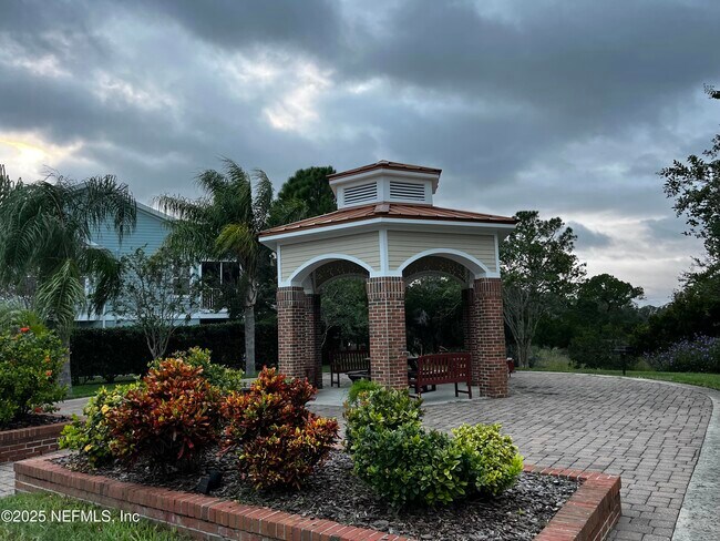 Building Photo - 169 Sunset Cir N