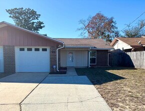 Building Photo - Just 2.5 miles from Eglin AFB!