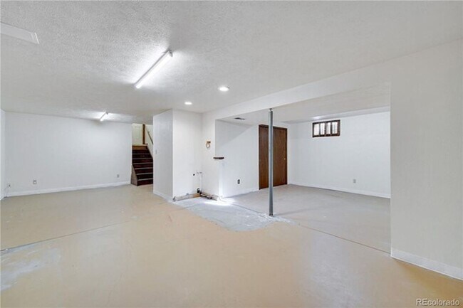 Building Photo - Beautiful & Spacious Home in Quiet Gunbarrel Neighborhood