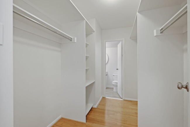 HUGE Walk In Closet - 950 25th St NW