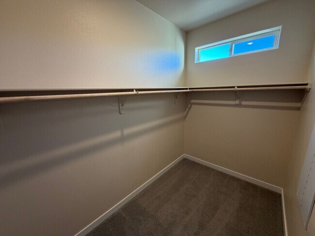 Building Photo - Brand New Townhome in Sparks!