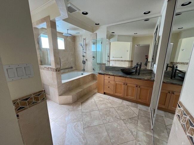 Building Photo - Hampton Court (Mililani Mauka) - Must see!!  3 bedrooms, central A/C, large 1745 sf, 2 story