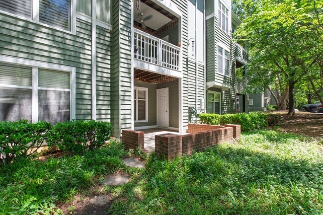 Building Photo - 1010 Nicholwood Dr