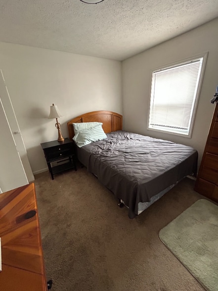 Building Photo - 715 Tabor Rd