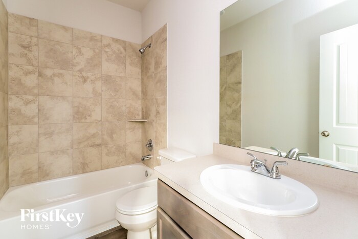 Building Photo - 14705 Country Club Dr