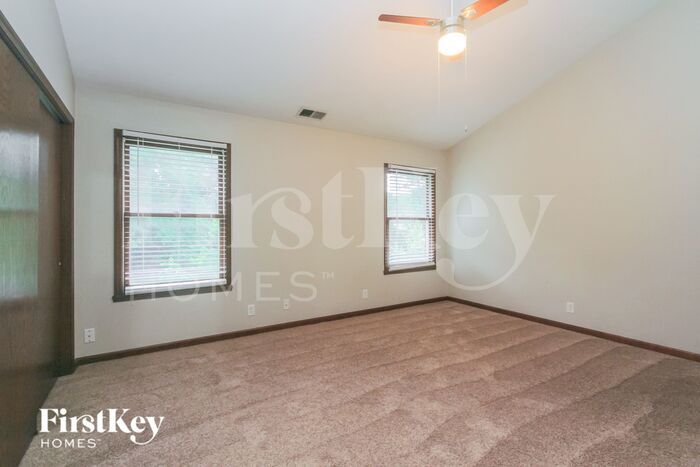 Building Photo - 1127 Farmview Ct
