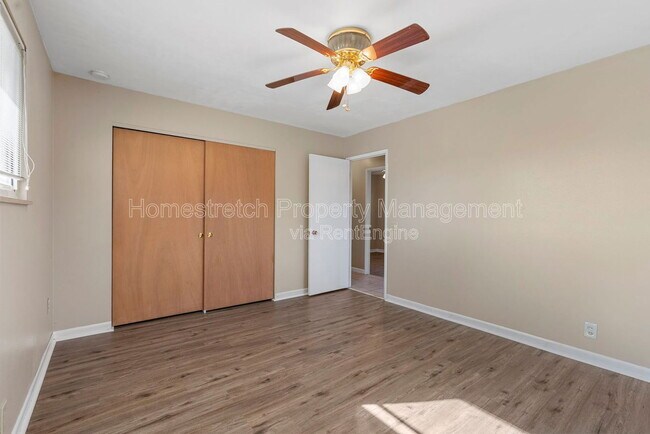 Building Photo - 560 Falcon Dr