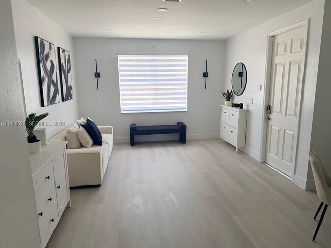 Building Photo - 1022 NE 42nd Terrace