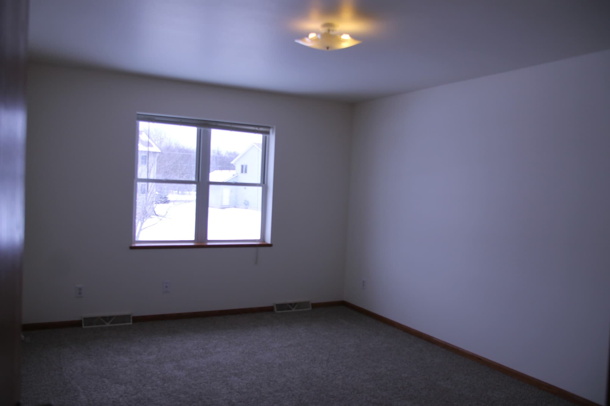 Master bedroom - 648 S Burr Oak Ave