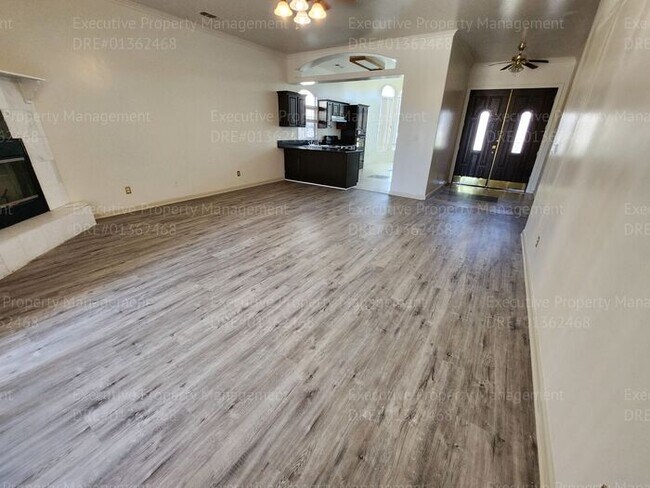 Building Photo - 4 bedroom 3 FULL bath/ 3 CAR Garage.. 2418...