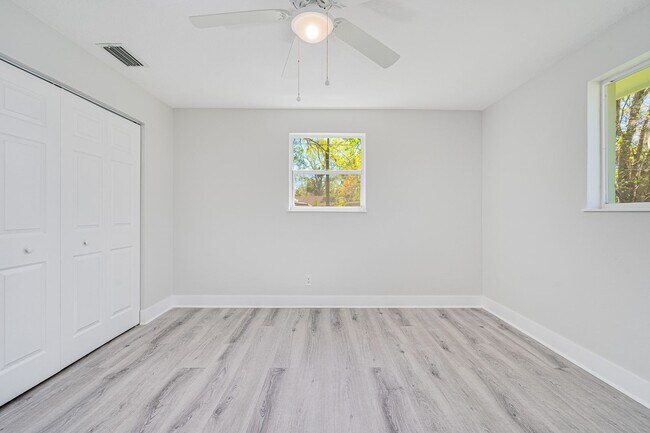 Building Photo - Fully Remodeled 2-Bedroom Home in Prime Or...