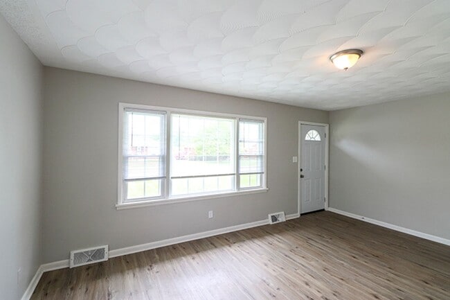 Building Photo - Newly updated 3 bedroom and 1 bathroom Ranch home in PRP