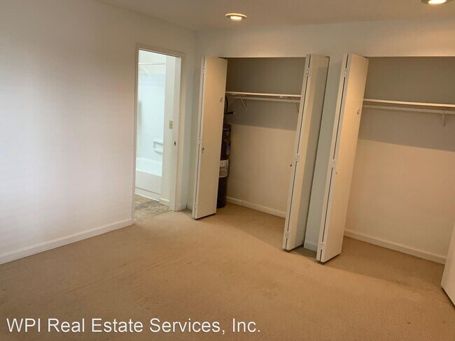 Building Photo - 2 br, 1 bath House - 4106 Factoria Blvd SE...