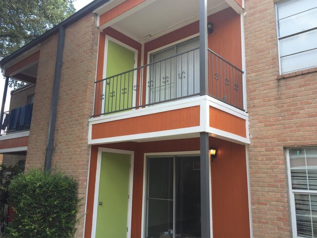 Building Photo - 9511 Contessa Dr
