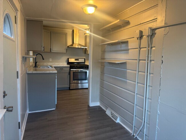 Building Photo - Charming Renovated Ranch Home in the Heart of Statesville