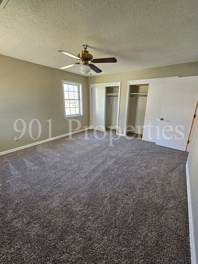 Building Photo - 2601 Camrose Cove