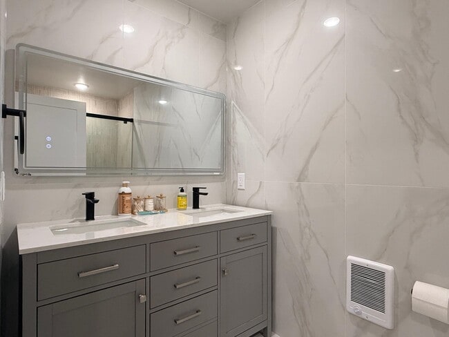 Building Photo - 27 Graham St