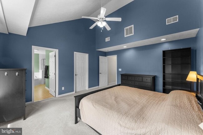 Building Photo - 10 Everglades Ln