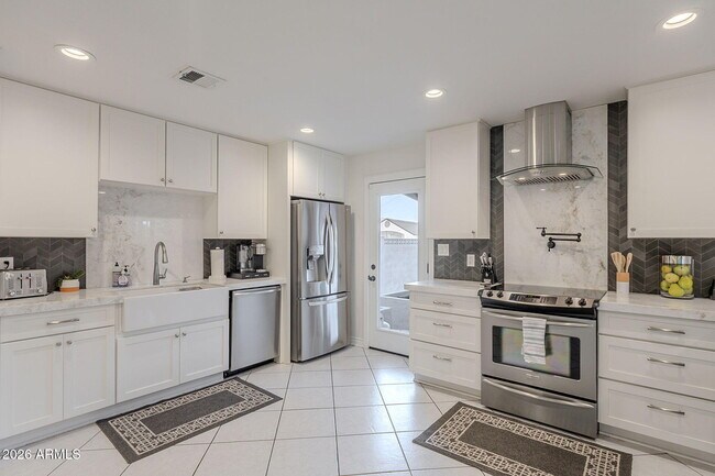 Building Photo - 8263 E Cypress St