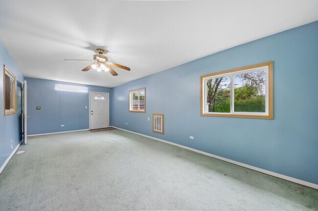 Building Photo - 670 Lakeview Ln