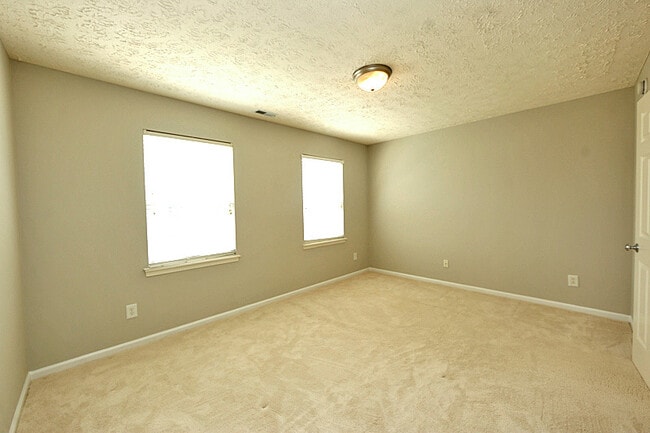 Building Photo - 4 Bedroom Home w/ Fenced Backyard Near RTP & Brier Creek