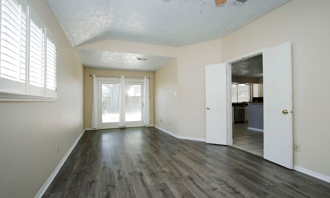 Building Photo - 21306 Park Run Dr