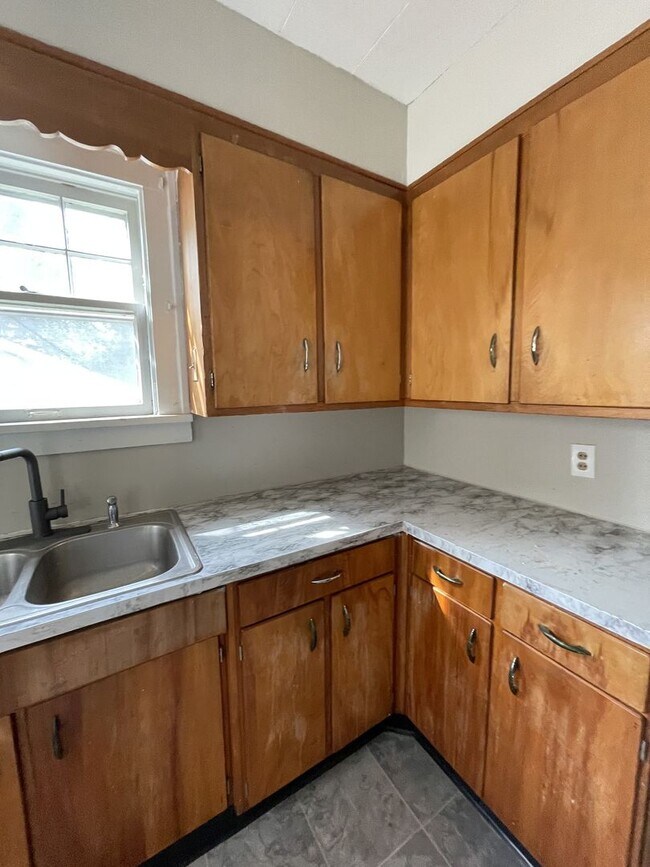 Building Photo - 2587 Titus Ave
