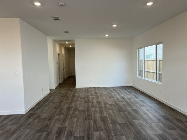 Building Photo - 9634 Maple Ter Ln