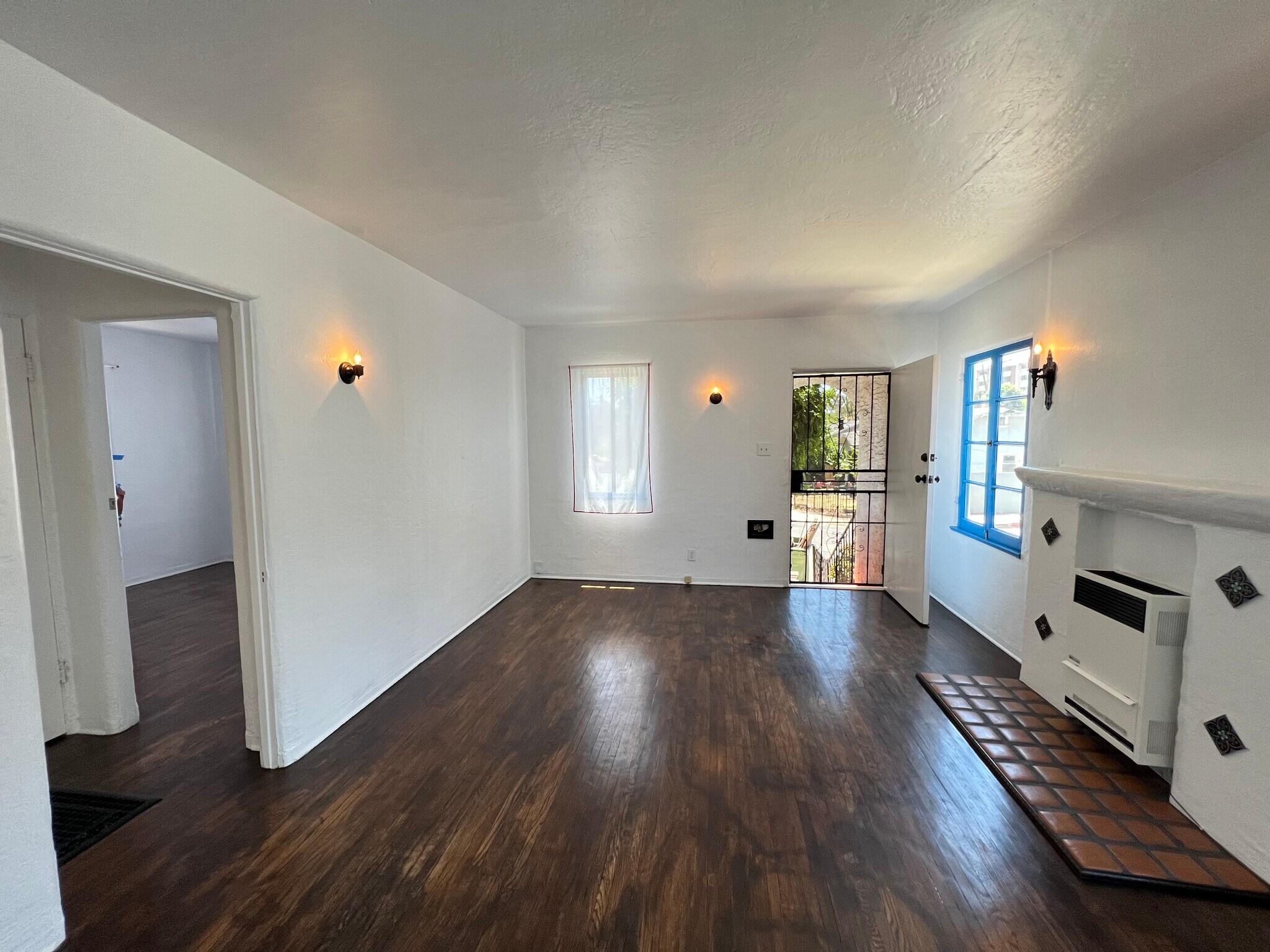 Living Room - 1931 Avalon St