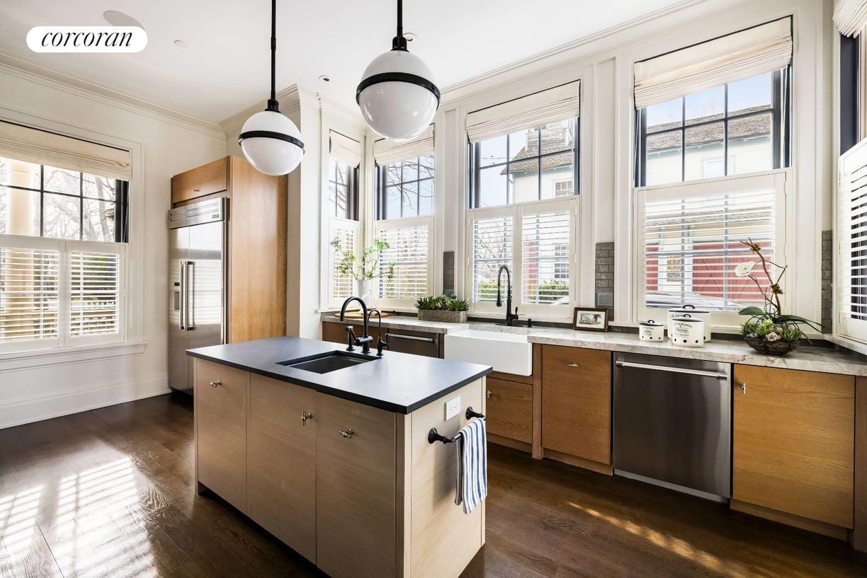 Building Photo - 43 Church St