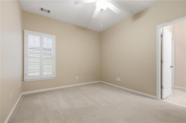 Building Photo - 3194 Windsor Lake Dr NE