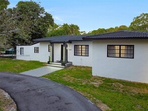 Building Photo - 7335 SW 104th St