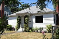 Building Photo - 3/1.5 Bungalow at historic Kenton Park!