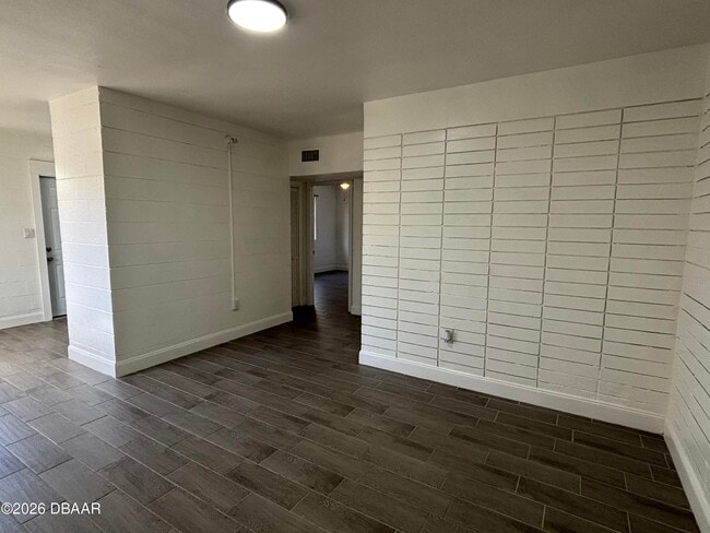 Building Photo - 93 Ford St