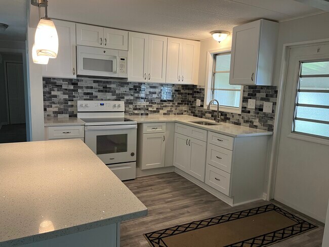 Building Photo - 258 Daisy Ave