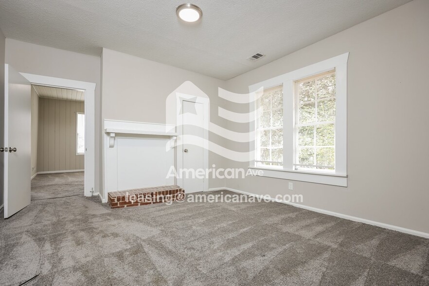 Building Photo - 1703 Pine St