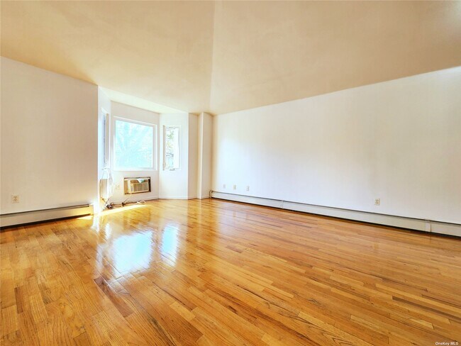 Building Photo - 96-03-96-91 91st Ave