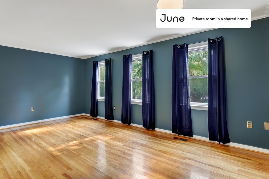 Building Photo - Private bedroom in 7 bed/4 bath Home