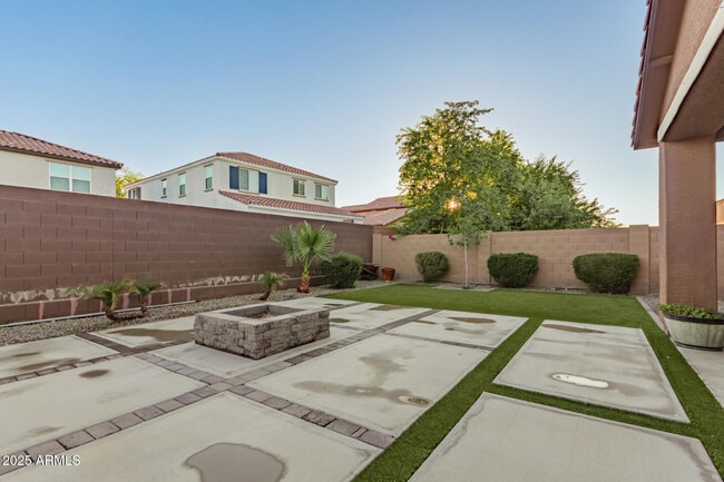 Building Photo - 743 E Constance Wy