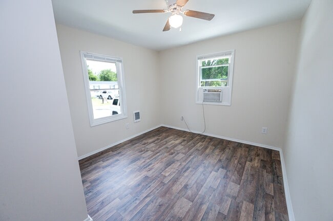 Building Photo - 1205 Kinston St
