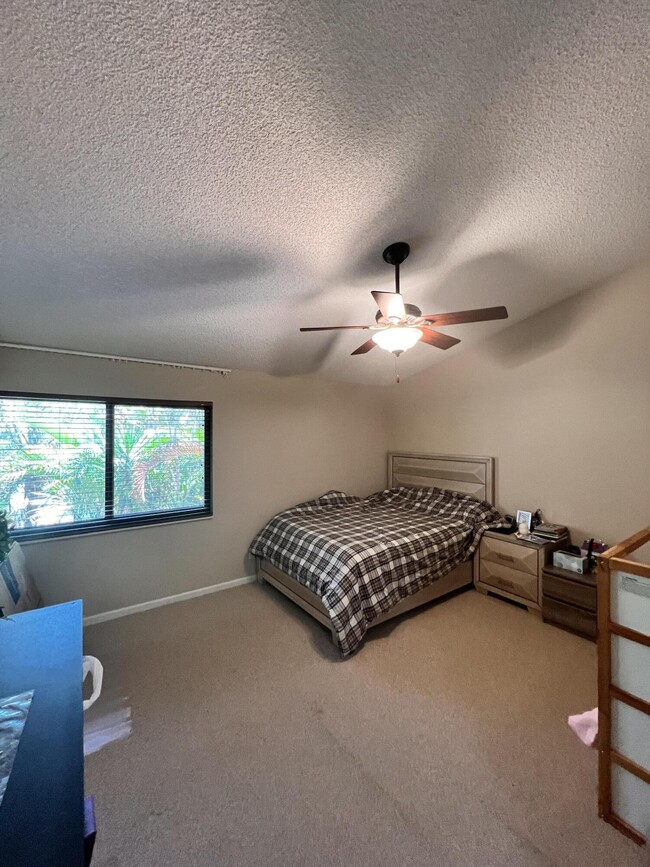 Building Photo - 5650 Coach House Cir